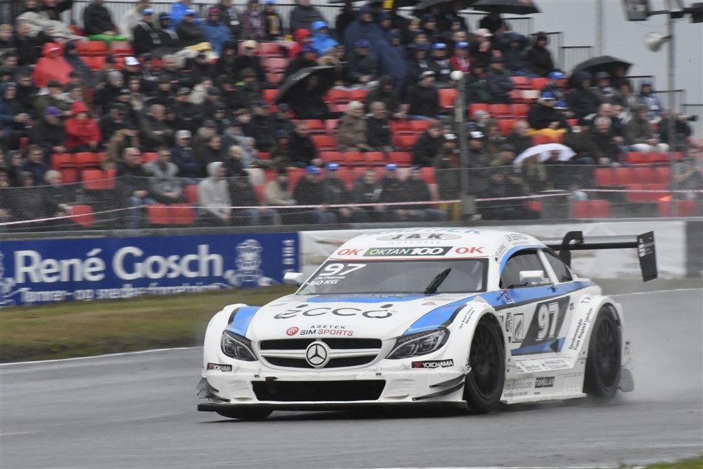 På Padborg Park genvandt Ole Petersen titlen i OK Oktan 100 Super GT Danmark.
(Foto: Morten Kimer Hansen)